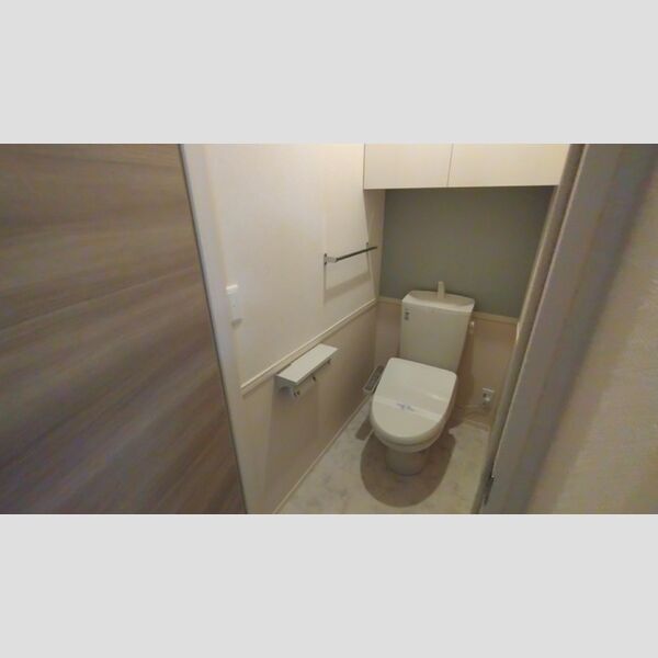 トイレ (トイレ)