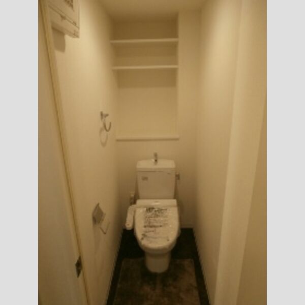 トイレ (トイレ)