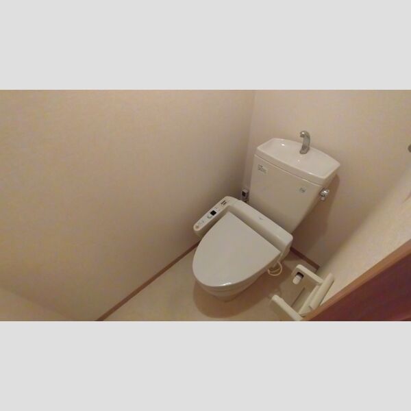 トイレ (トイレ)