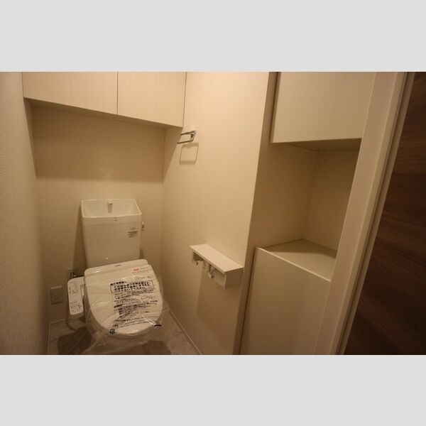 トイレ (トイレ)