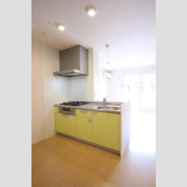 キッチン (キッチンは3口ガスコンロのグリル付♪)