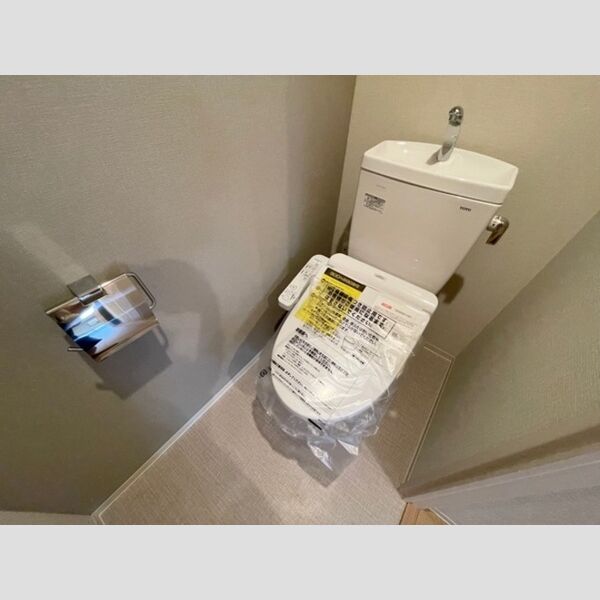 トイレ (トイレ)