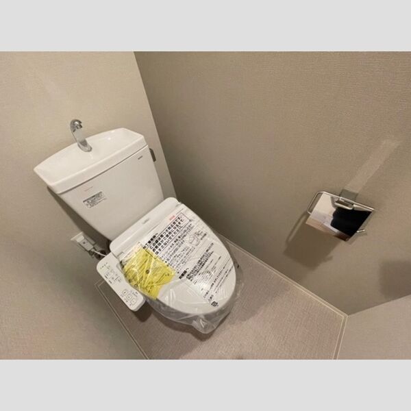 トイレ (トイレ)