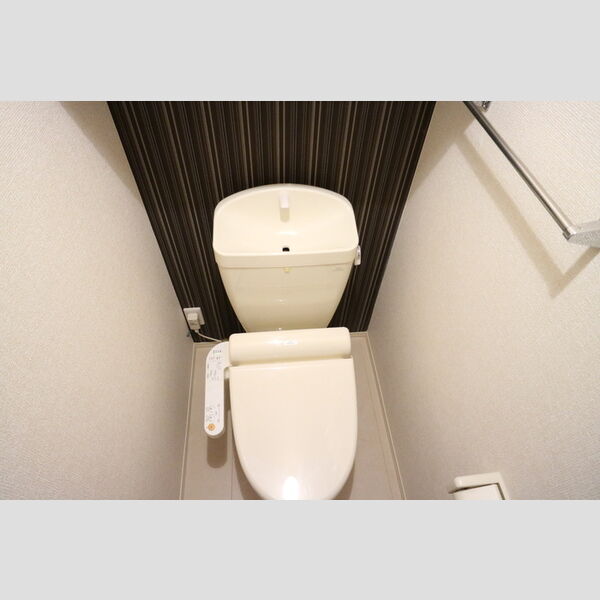 トイレ (トイレ)