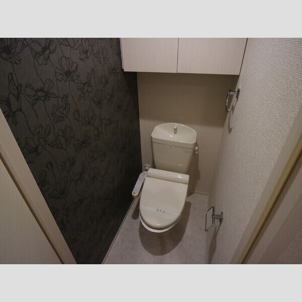 トイレ (トイレ)