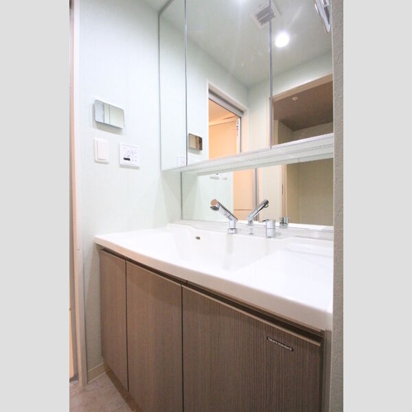 洗面所 (洗髪洗面化粧台)