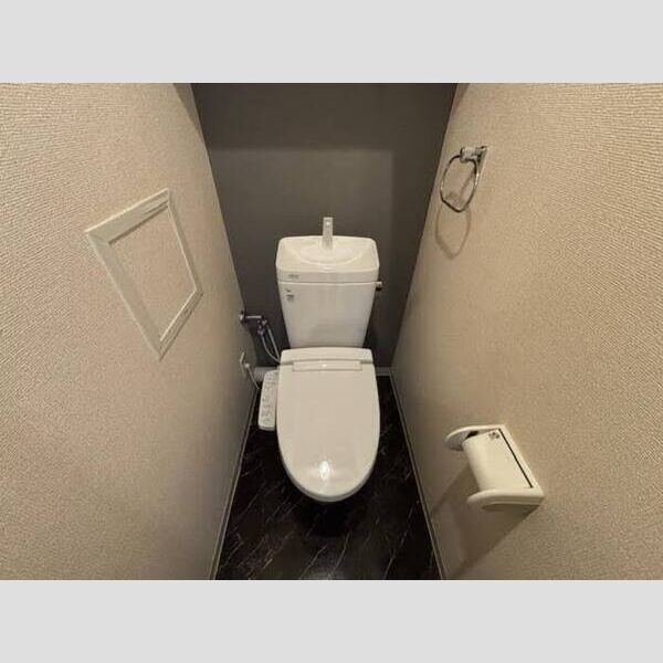 トイレ (トイレ)