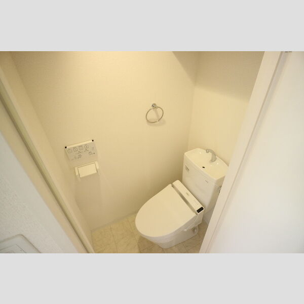 トイレ (トイレ)