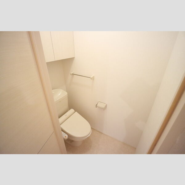 トイレ (トイレ)