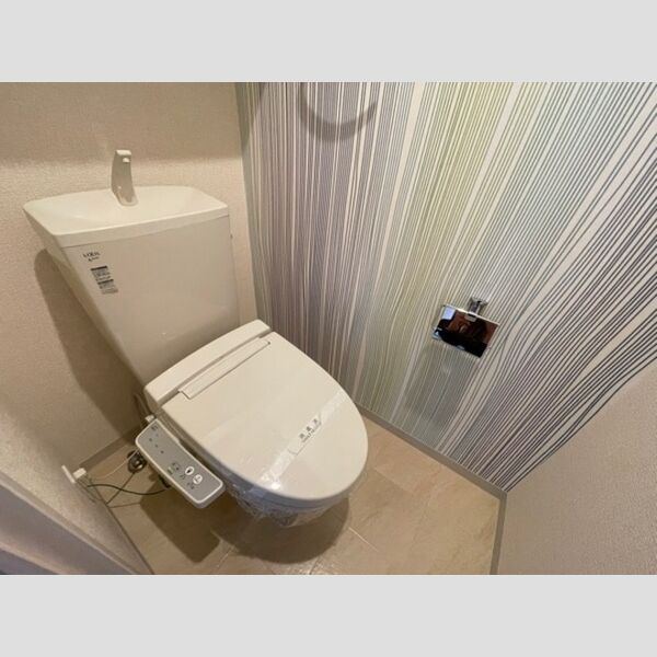 トイレ (トイレ)