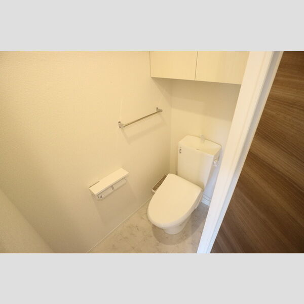 トイレ (トイレ)