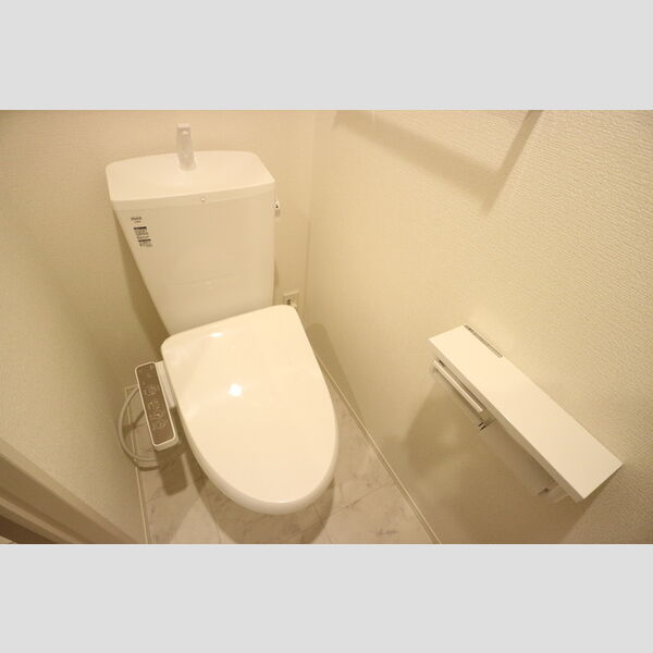 トイレ (トイレ)
