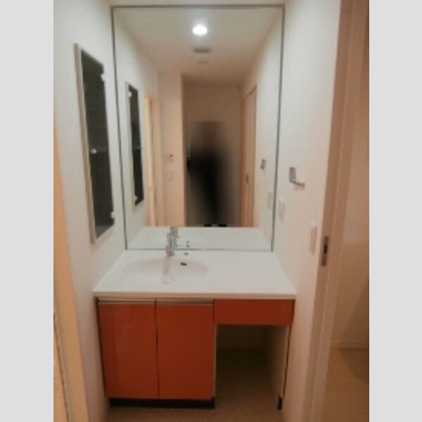 収納 (洗面化粧台横には収納棚があります☆)