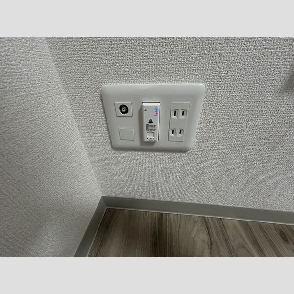 その他 (Wifiコンセント)