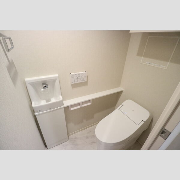 トイレ (トイレ)