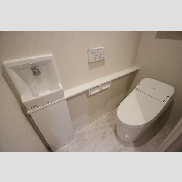 トイレ (トイレ)