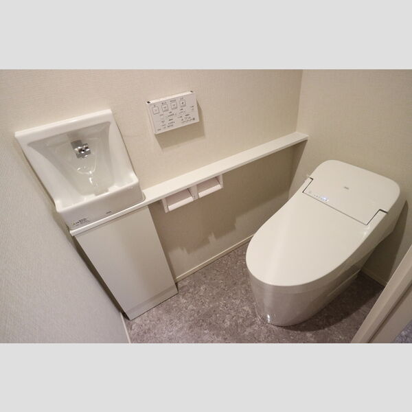 トイレ (トイレ)