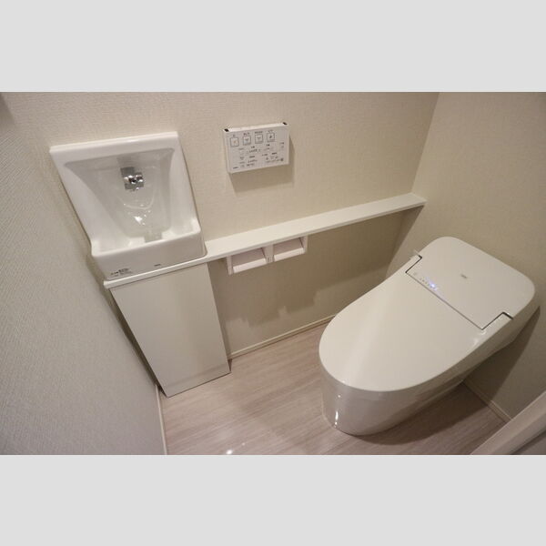 トイレ (トイレ)