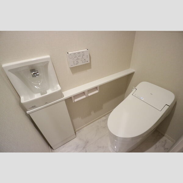トイレ (トイレ)