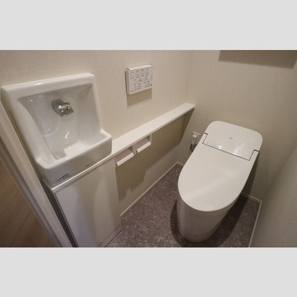 トイレ (トイレ)