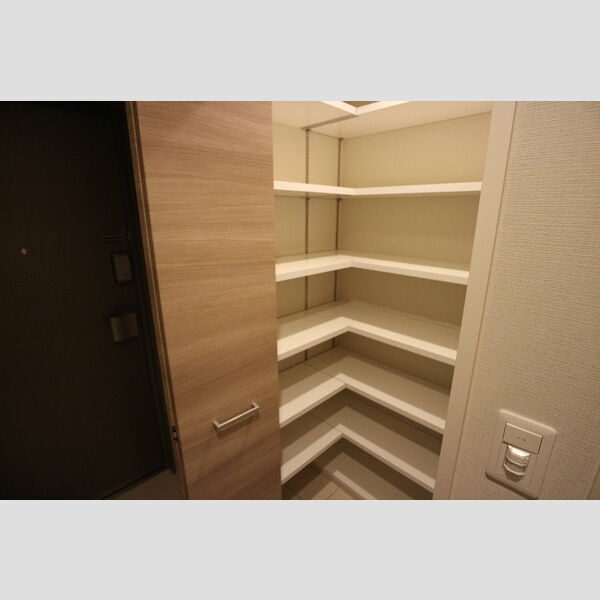 玄関 (シューズクローゼット)