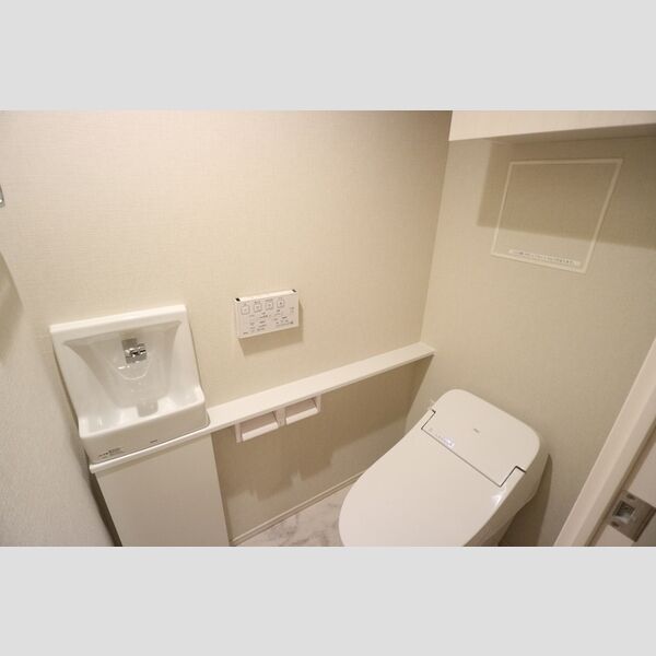 トイレ (トイレ)