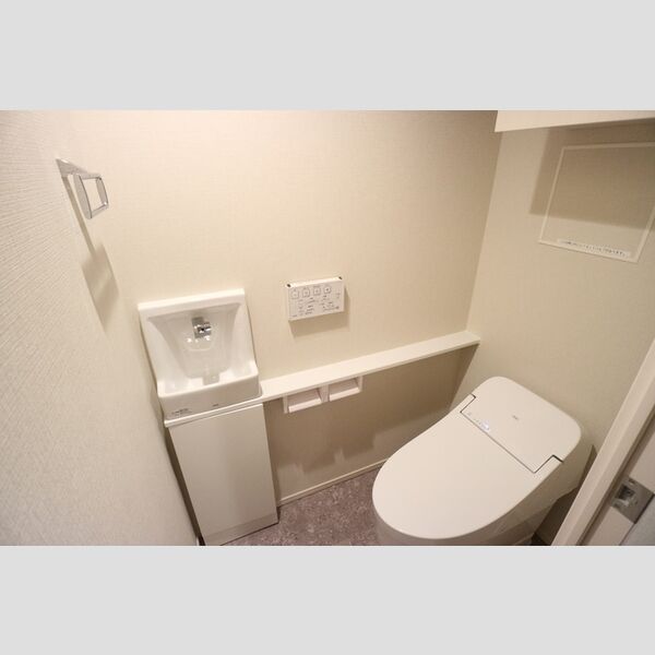 トイレ (トイレ)