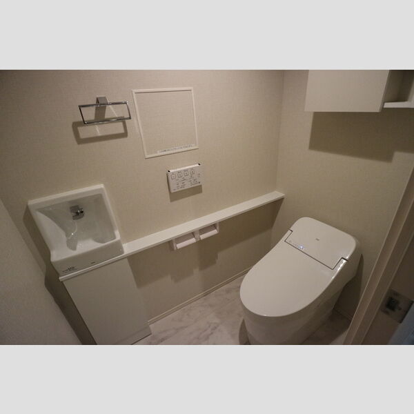 トイレ (トイレ)