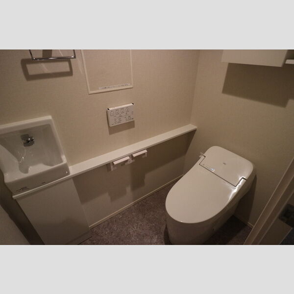 トイレ (トイレ)