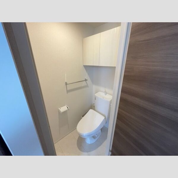 トイレ (トイレ)