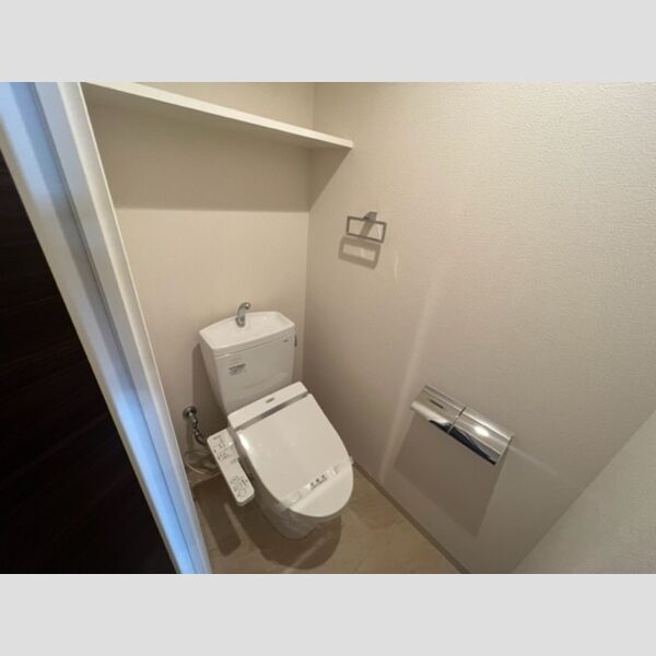 トイレ (トイレ)