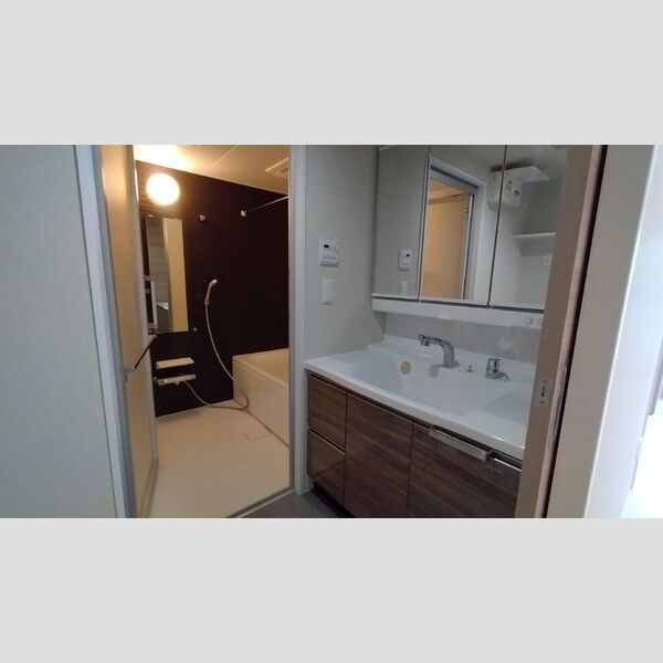 洗面所 (三面鏡)