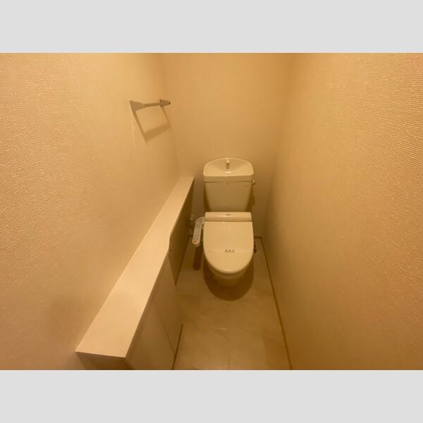 トイレ (トイレ)
