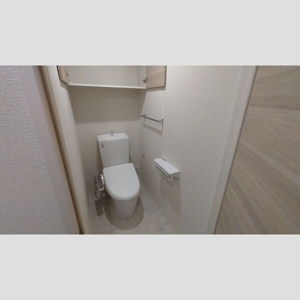 トイレ (トイレ)