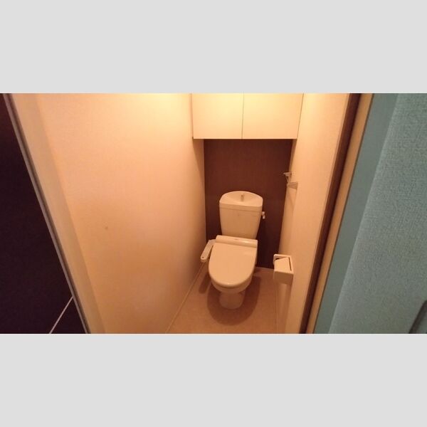 トイレ (トイレ)