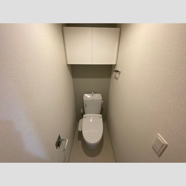 トイレ (トイレ)