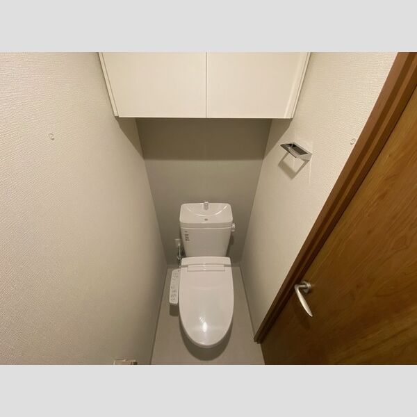 トイレ (トイレ)