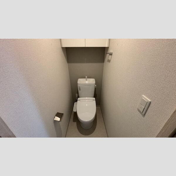 トイレ (トイレ)