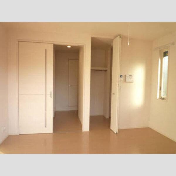 その他 (お部屋は室内物干しが付いてます♪)