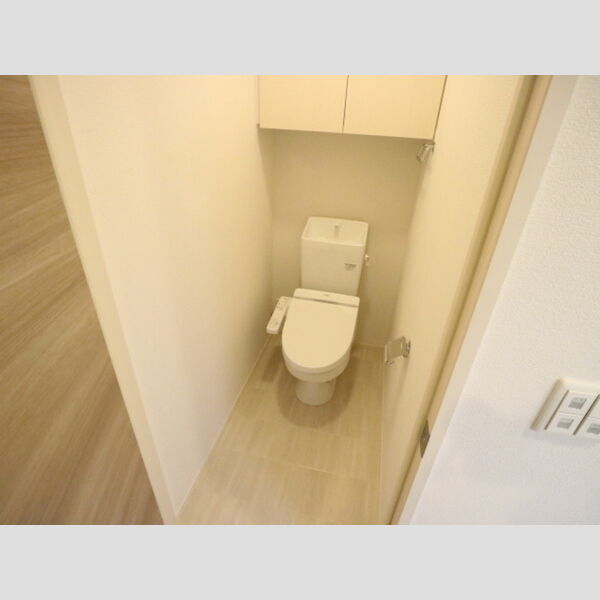 トイレ (トイレ)