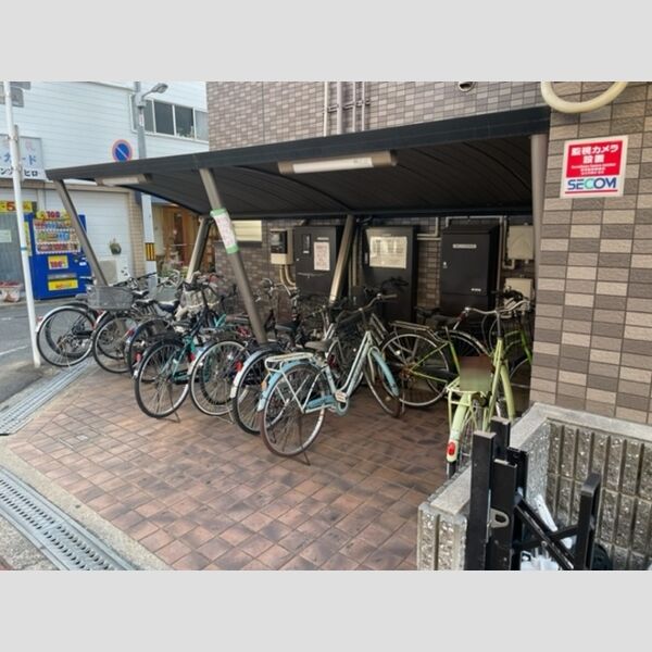 現地周辺 (駐輪場)