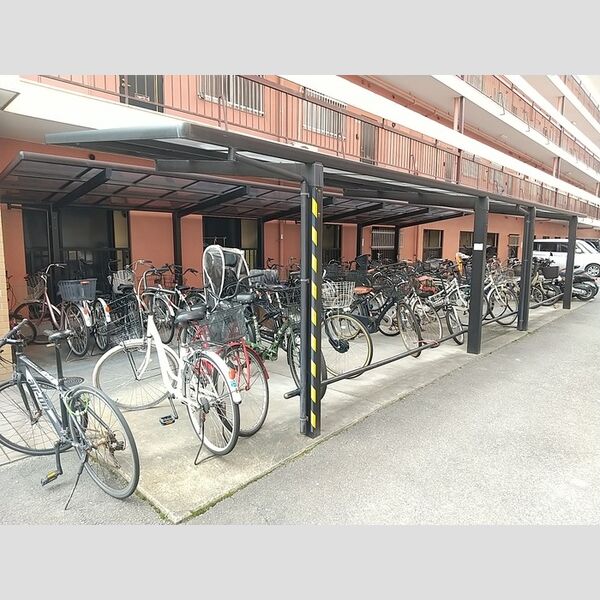 現地周辺 (駐輪場)