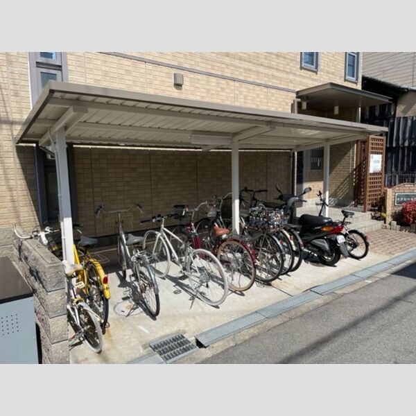 現地周辺 (駐輪場)