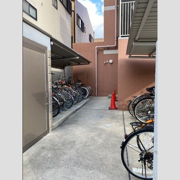 現地周辺 (駐輪場)