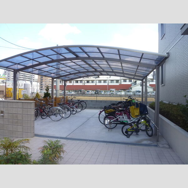 現地周辺 (駐輪場)