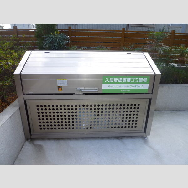 現地周辺 (専用のダストボックス)