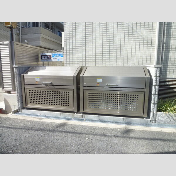 現地周辺 (ダストボックス)