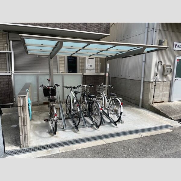 現地周辺 (駐輪場)