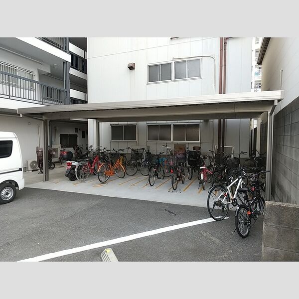 現地周辺 (駐輪場)