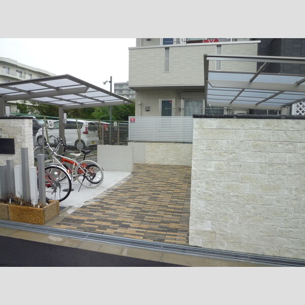 現地周辺 (駐輪場)